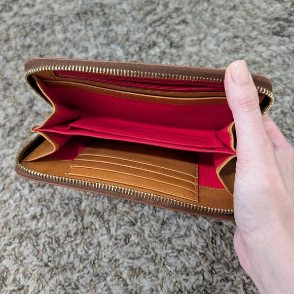 NWT Dooney & Bourke Tan Leather Zip Wallet - Picture 3 of 9